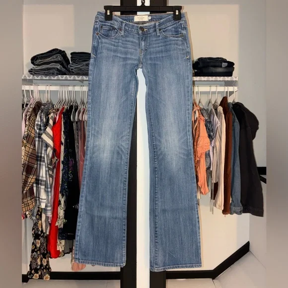 A&F Emma Low Rise Jeans - Picture 4 of 15